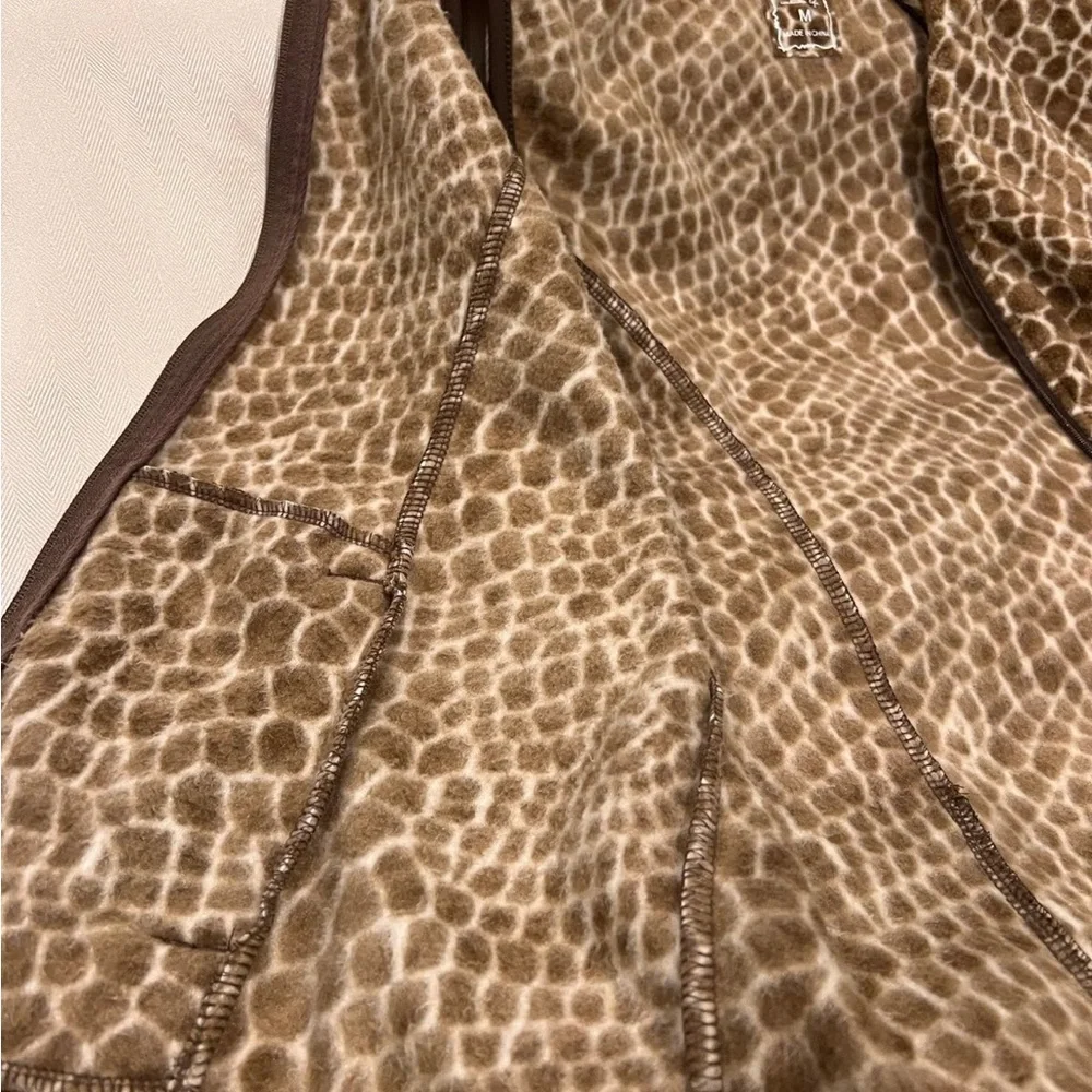 Giraffe Print Sleeveless Fleece Vest - Picture 5 of 5